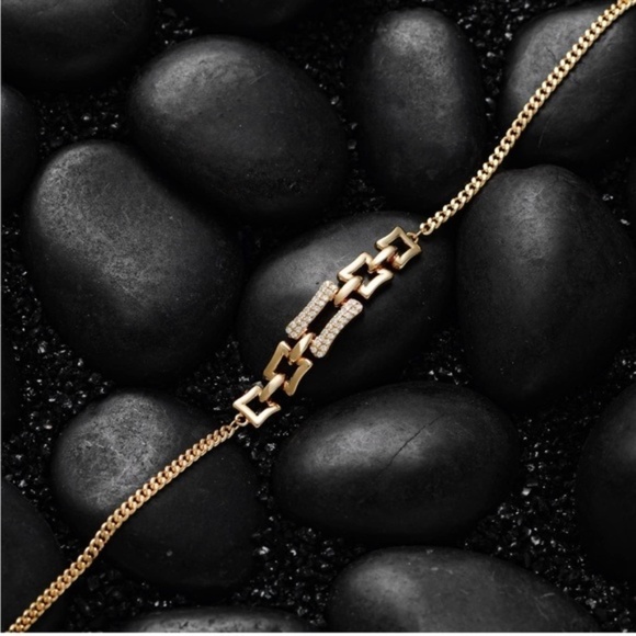 Gold 14k Gold Plated Chain Linked Bracelet - Picture 3 of 3